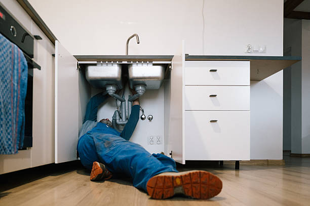 Professional Emergency Plumber technician working in Union, NH